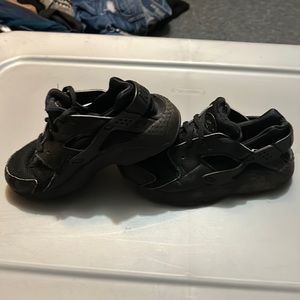 Nike Black Huarache Size 13C